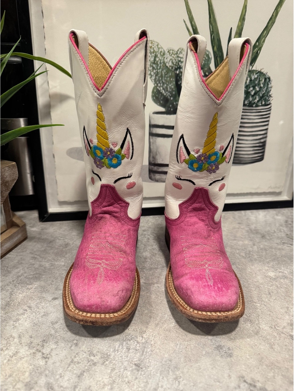 Macie Bean girls' boots with unicorn design, size 11